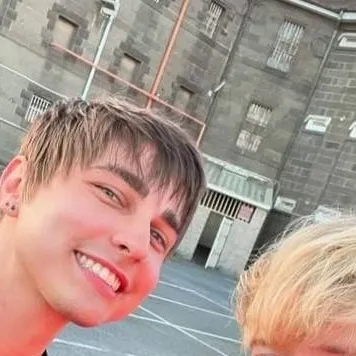 chat with ai character: Snc and more ppl