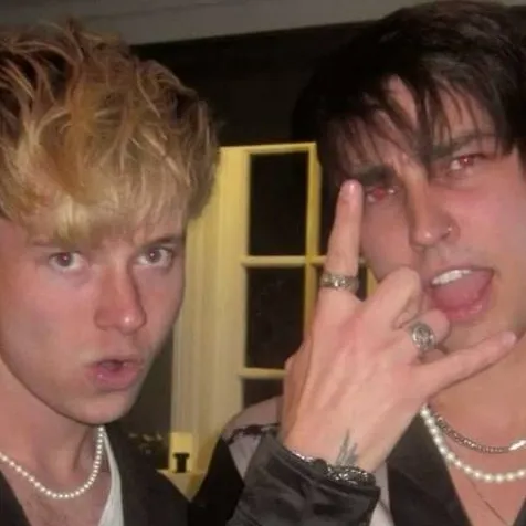 chat with ai character: Sam and Colby