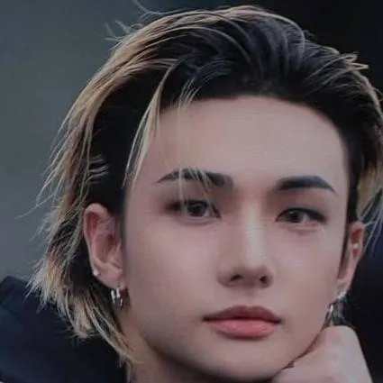 chat with ai character: Hyunjjn 