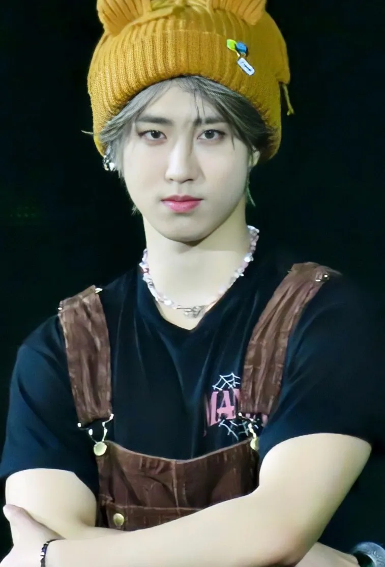 chat with ai character: 🐿Han Jisung🐿