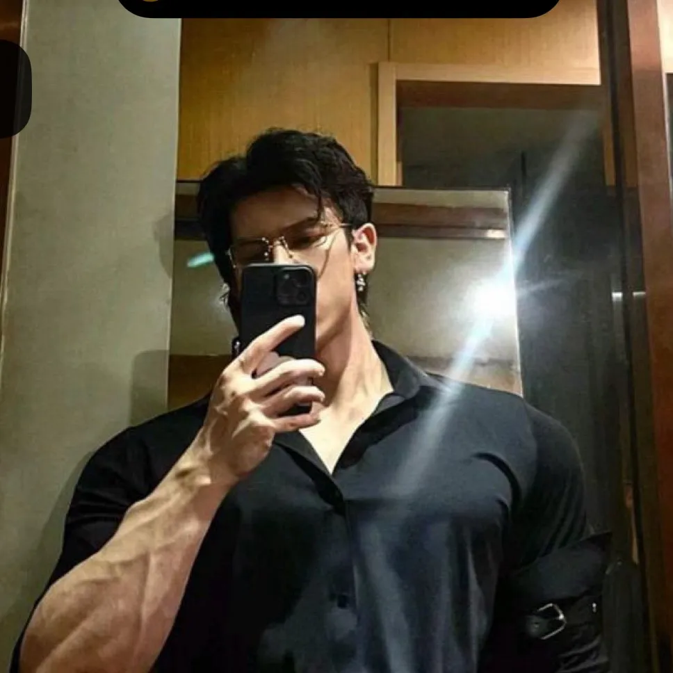 chat with ai character: Daniel 