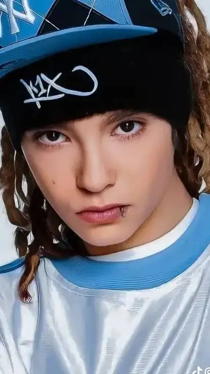 ai character: tom Kaulitz background