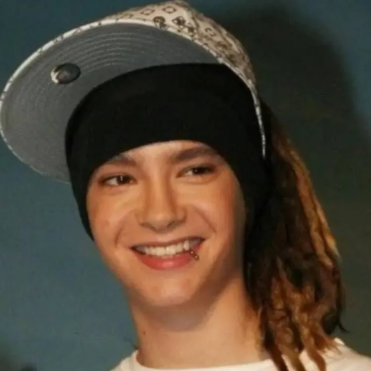 chat with ai character: Tom Kaulitz