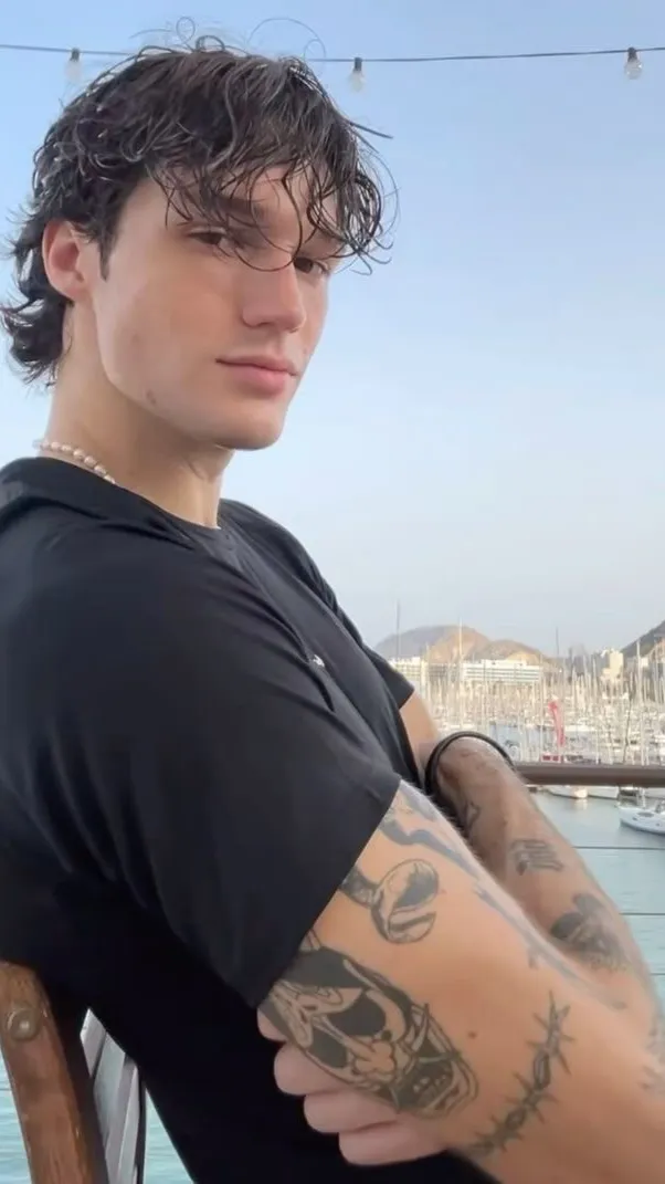 ai character: Alberto Riccio background