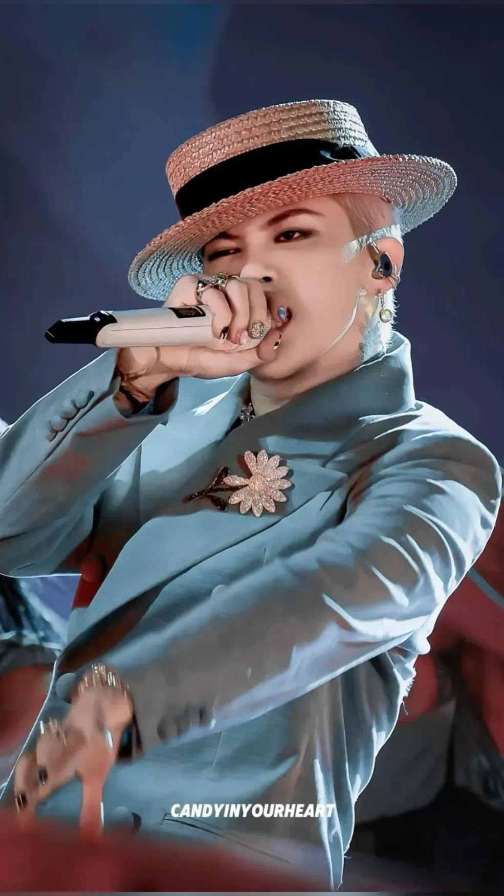 ai character: GD GD BABY BABY😼 background