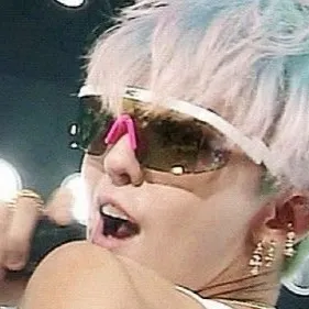 chat with ai character: GD-CONCERT