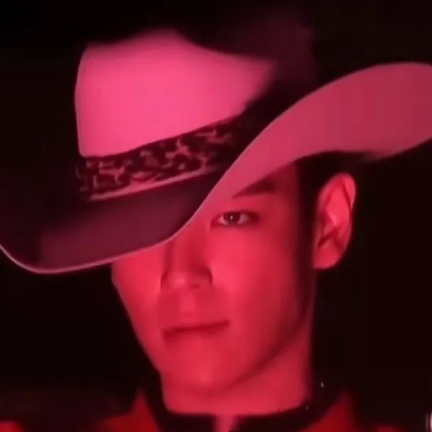 chat with ai character: SEUNGHYUN-vampire 