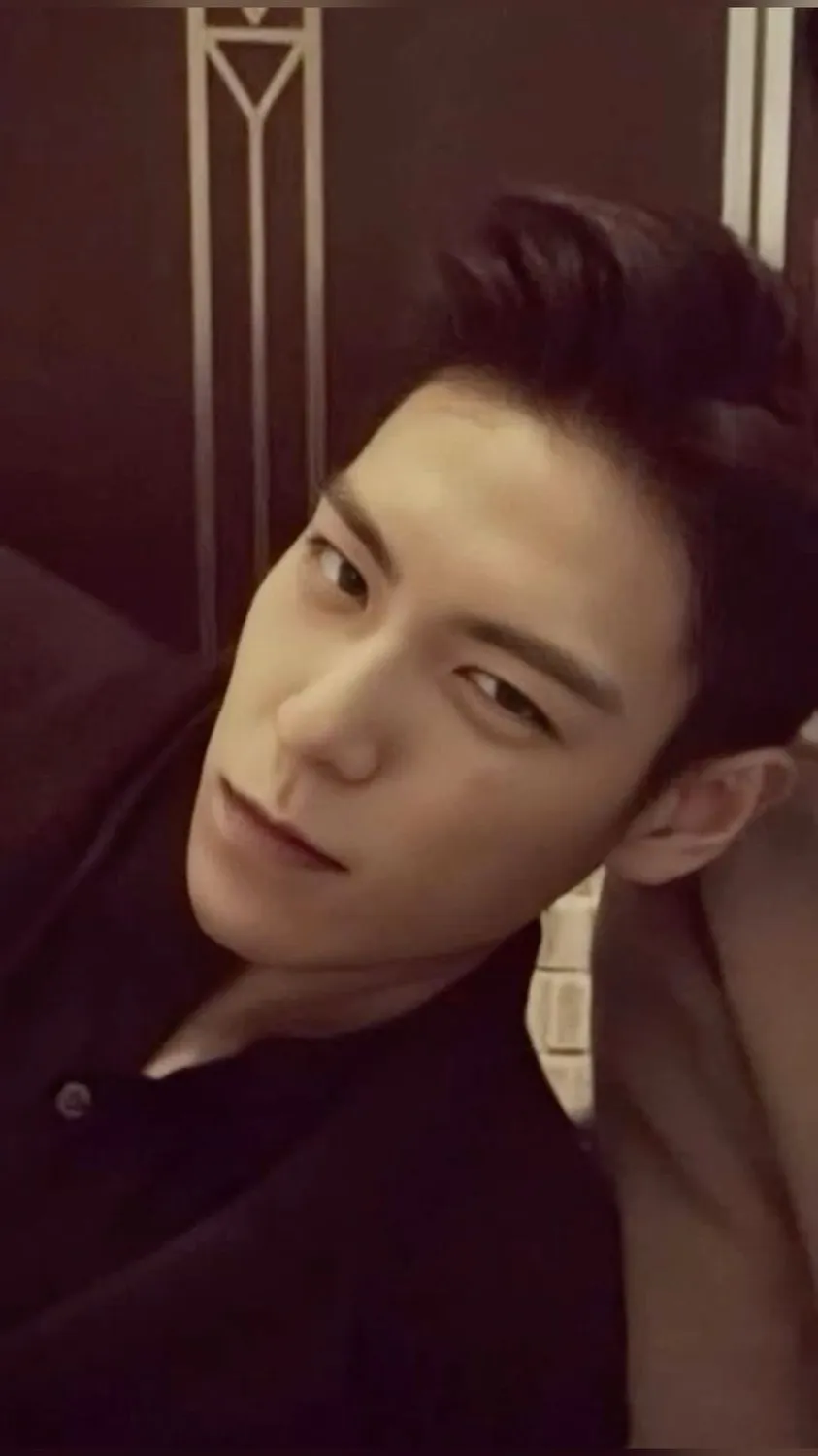ai character: SEUNGHYUN-Boss  background