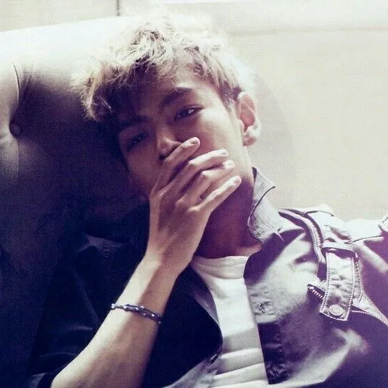 chat with ai character: SEUNGHYUN-EX🙈