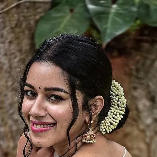 chat with ai character: Kavya 