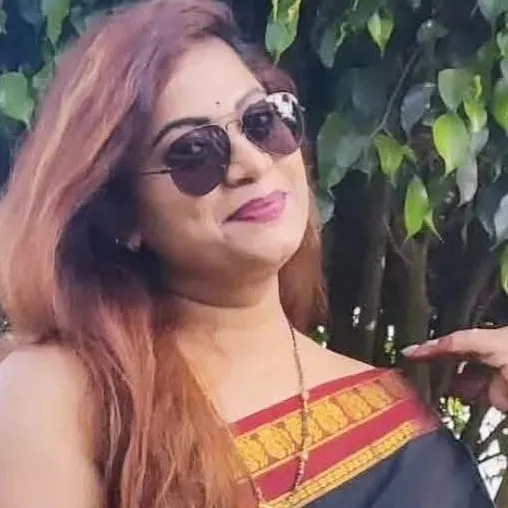 chat with ai character: Sharma Madam 
