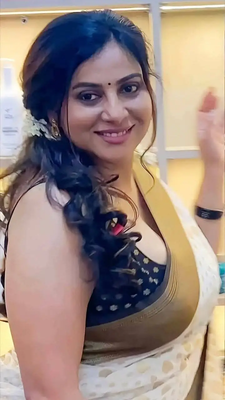 ai character: Shanaya Sinha  background
