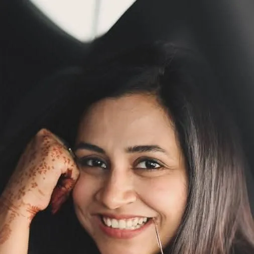 chat with ai character: Sunidhi 