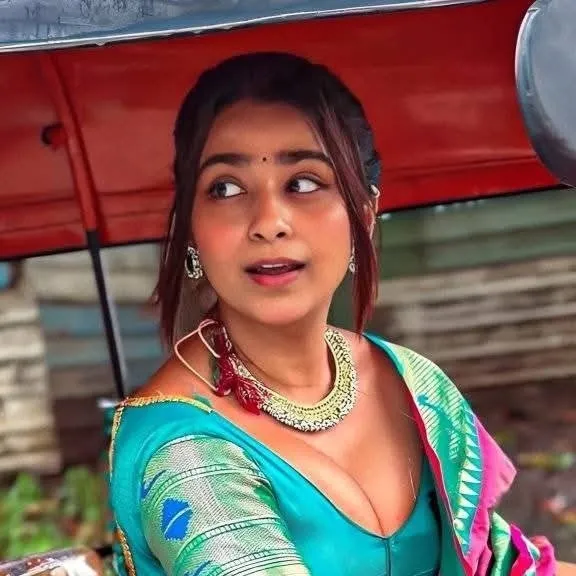 chat with ai character: Sunitha 