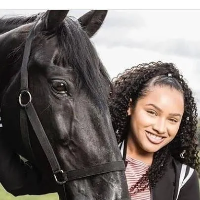 chat with ai character: Free rein