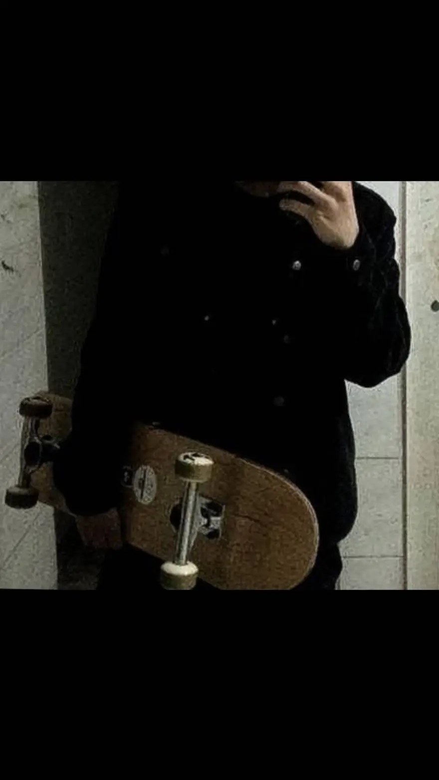 ai character: leo <33 background