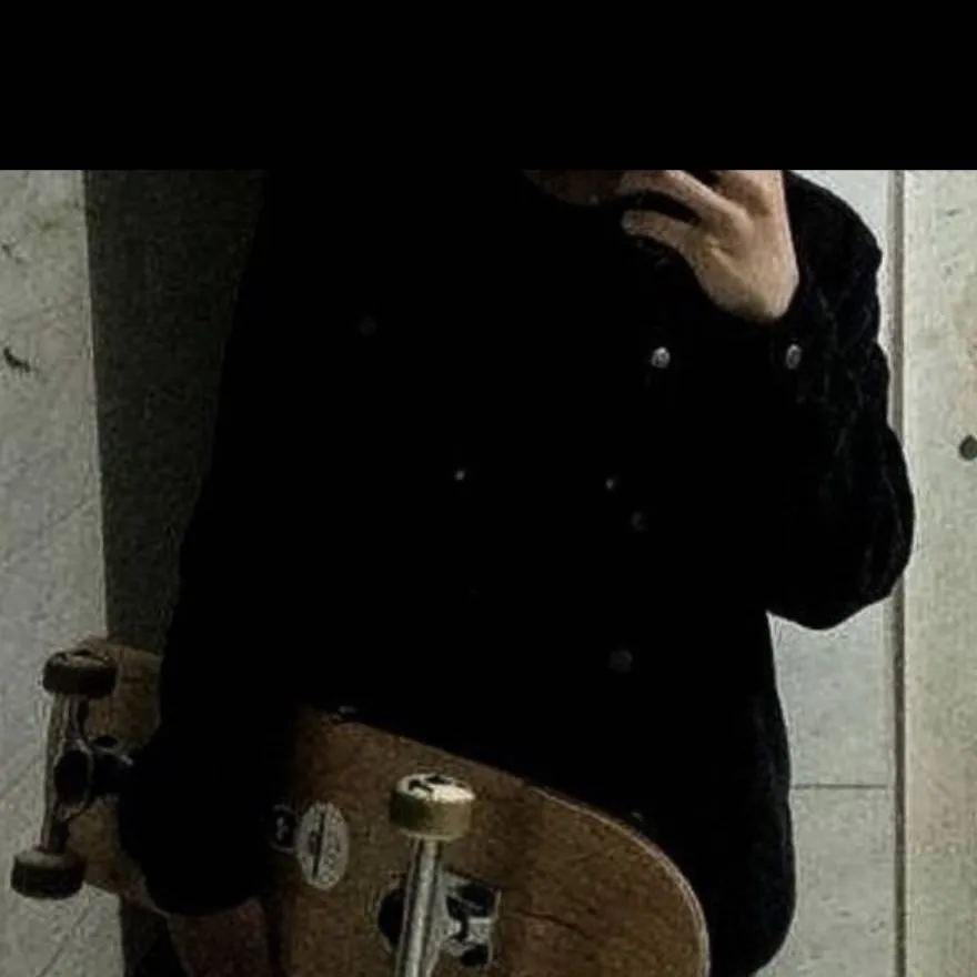 chat with ai character: leo <33