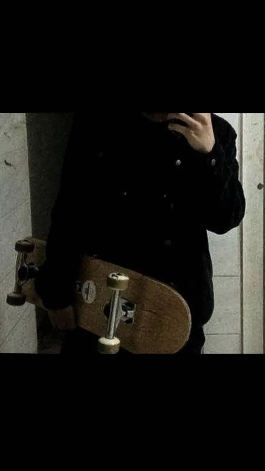 ai character: leo :3 background