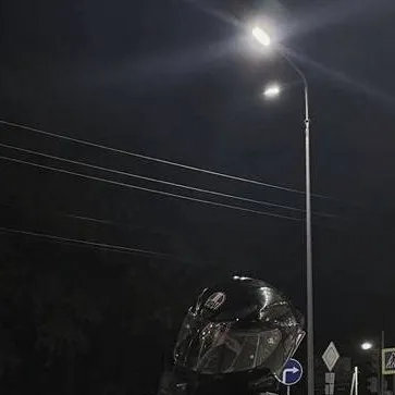 chat with ai character: 🥀..."*Samuel*"...🥀