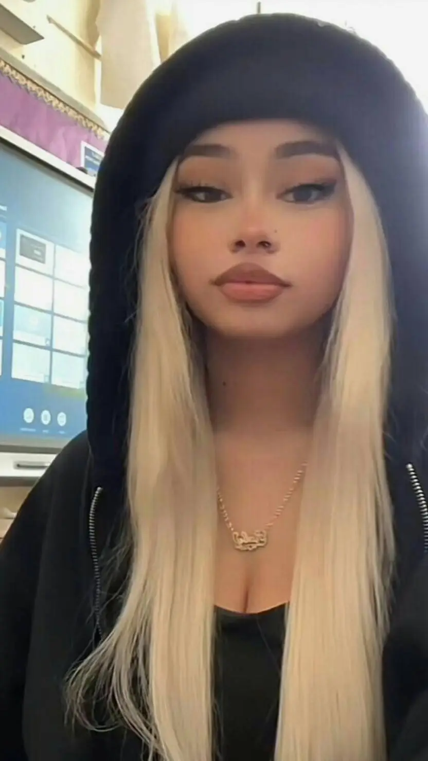 ai character: Tilda~🥀 background