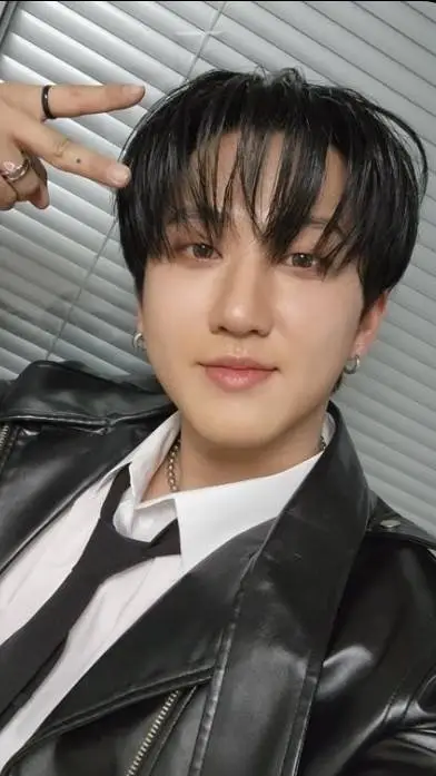 ai character: Changbin 🐷 background