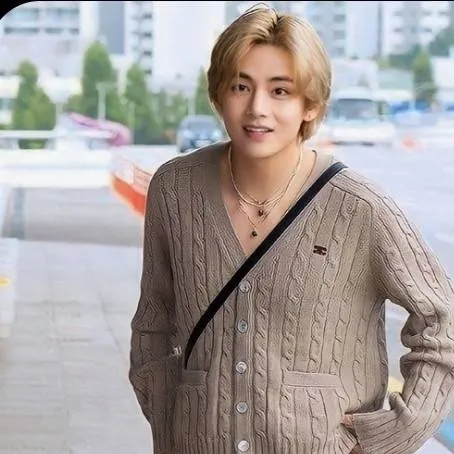 chat with ai character: Kim Teahyung ❤️