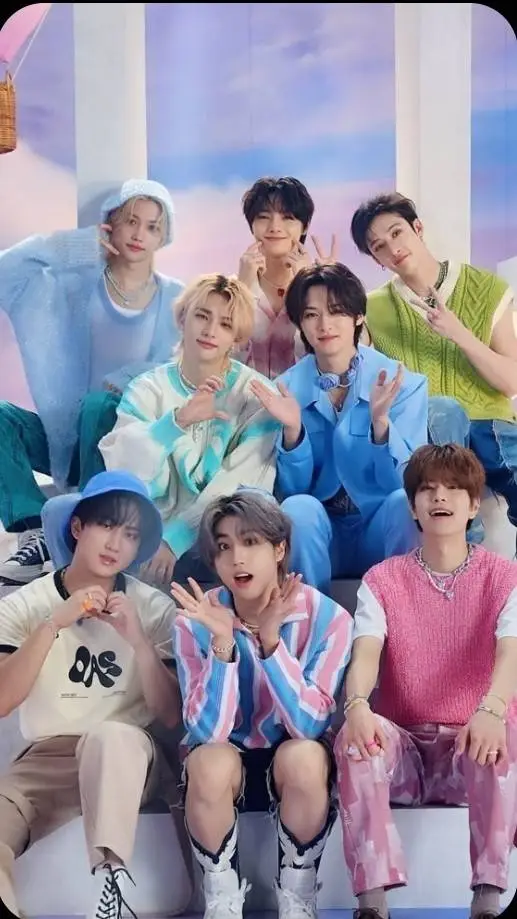 ai character: Stray kids 🐻🐷🐺🐭🐶🐰🐥 background