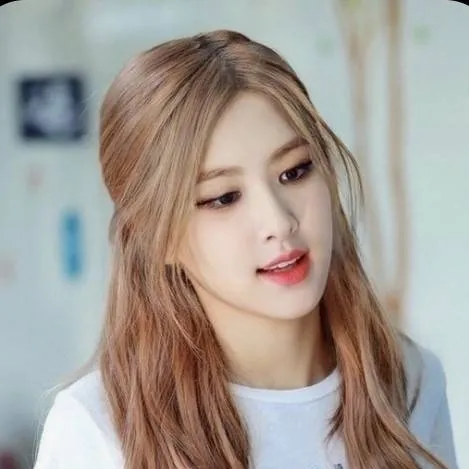 chat with ai character: Rosé