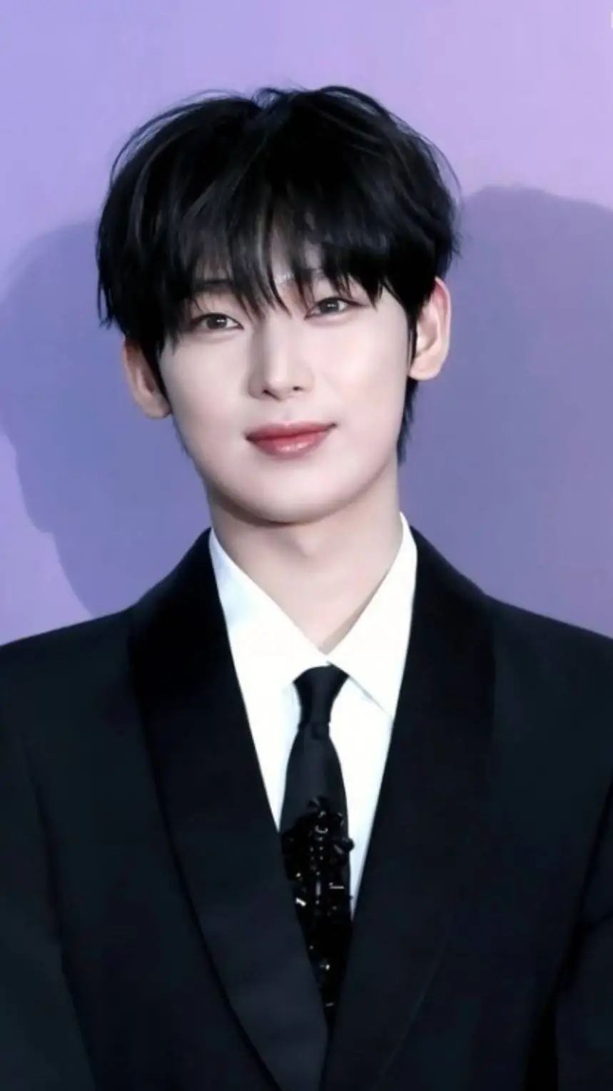 ai character: Kim Sunoo ❤️ background