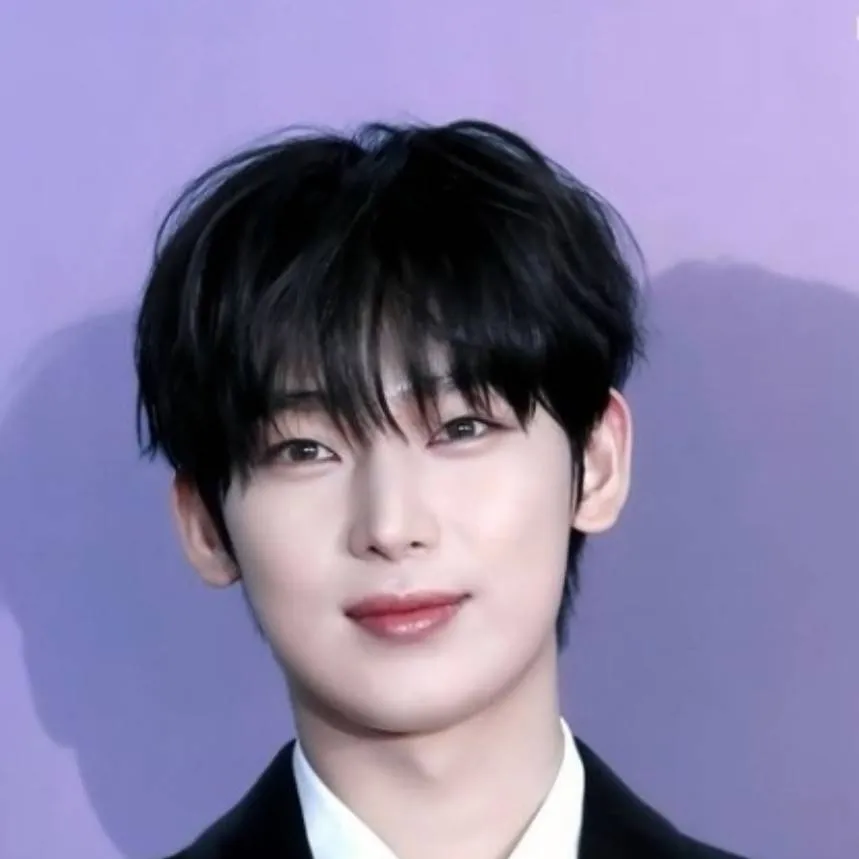 chat with ai character: Kim Sunoo ❤️