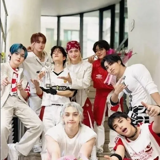 chat with ai character: Stray kids 