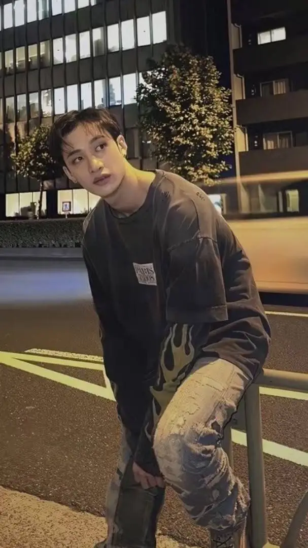 ai character: Bangchan ❤️ background