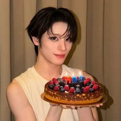 chat with ai character: Haru