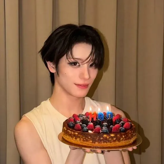 chat with ai character: Haru 🩷🌸