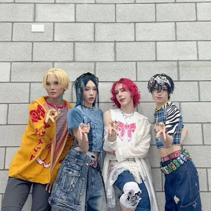 chat with ai character: XLOV 🖤