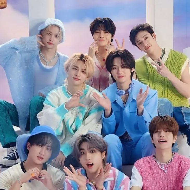 chat with ai character: STRAY KIDS