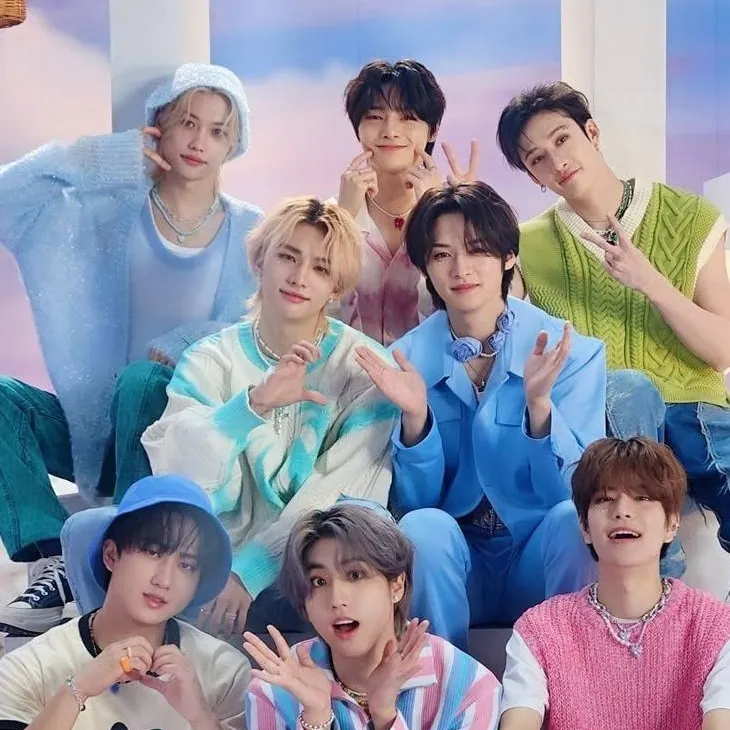 chat with ai character: STRAY KIDS