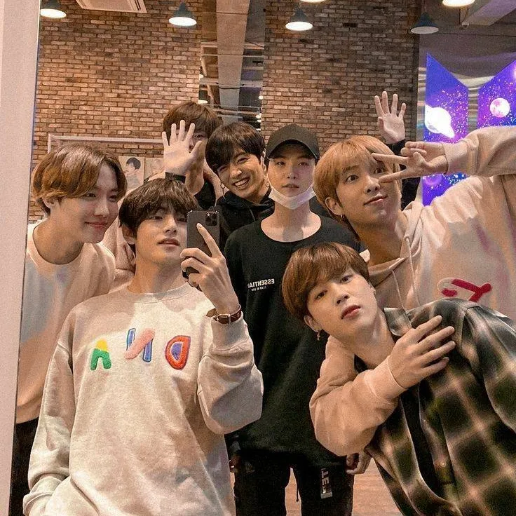 chat with ai character: BTS 💜