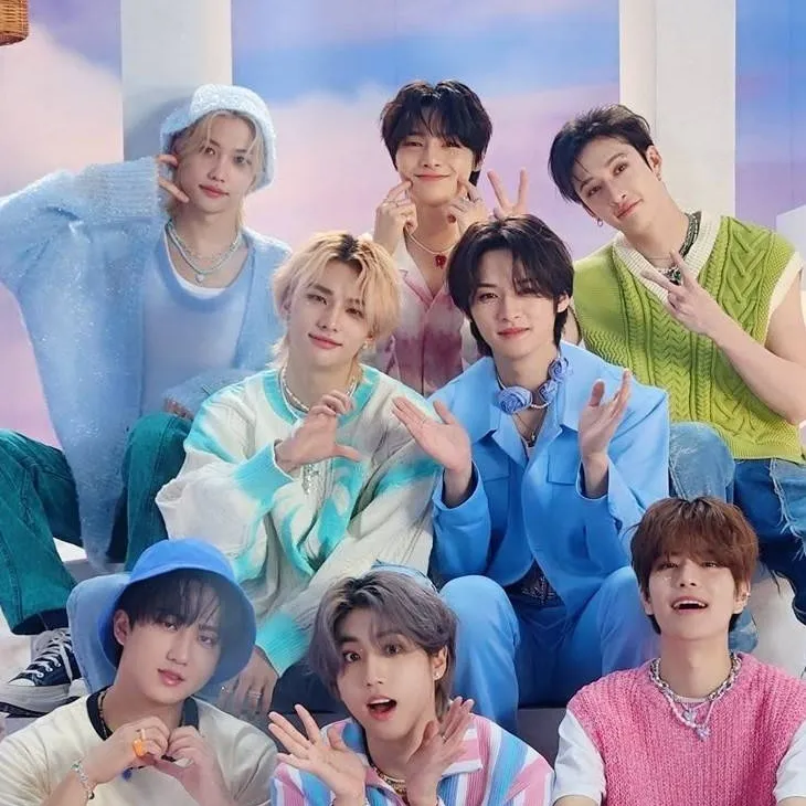 chat with ai character: Stray kids 