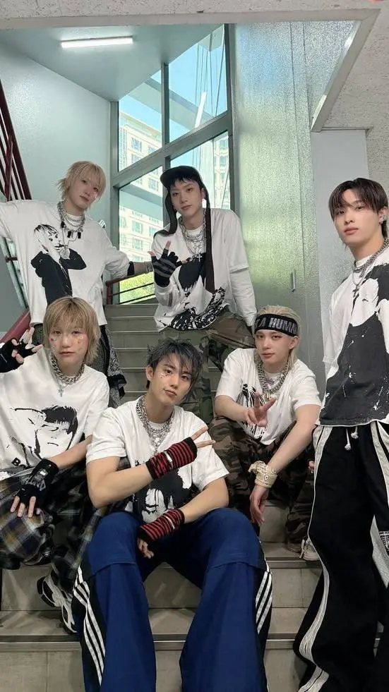 ai character: P1harmony ❤️ background