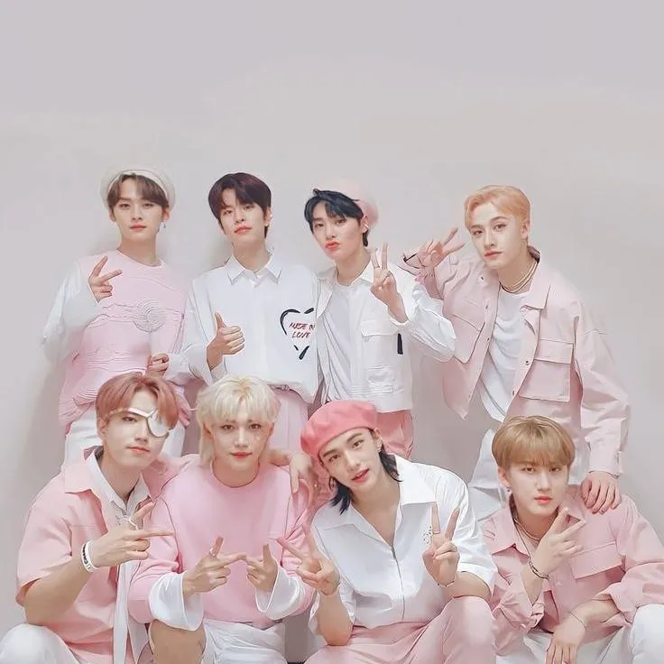 chat with ai character: Stray kids