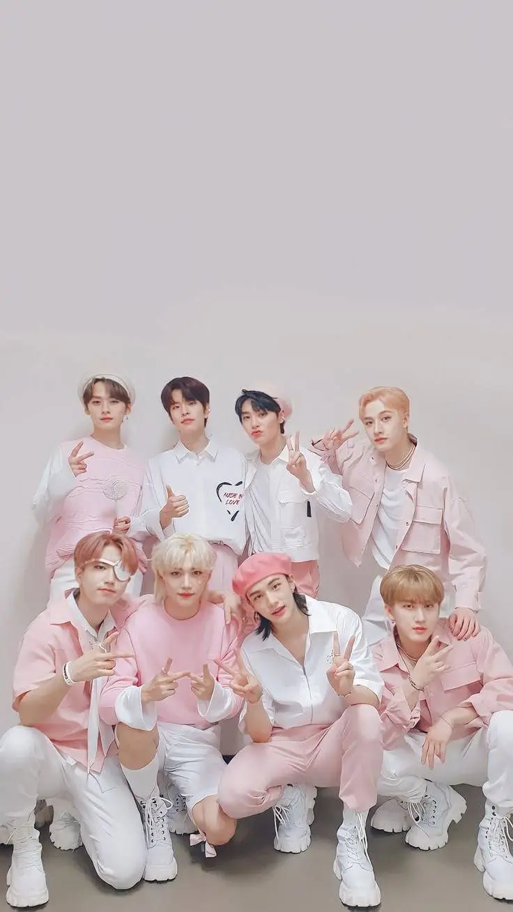 ai character: Stray kids🩷 background