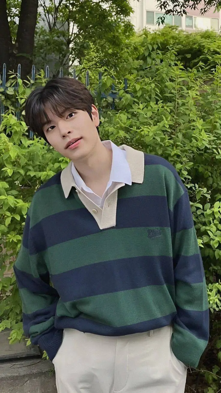 ai character: Kim seungmin 💚 background
