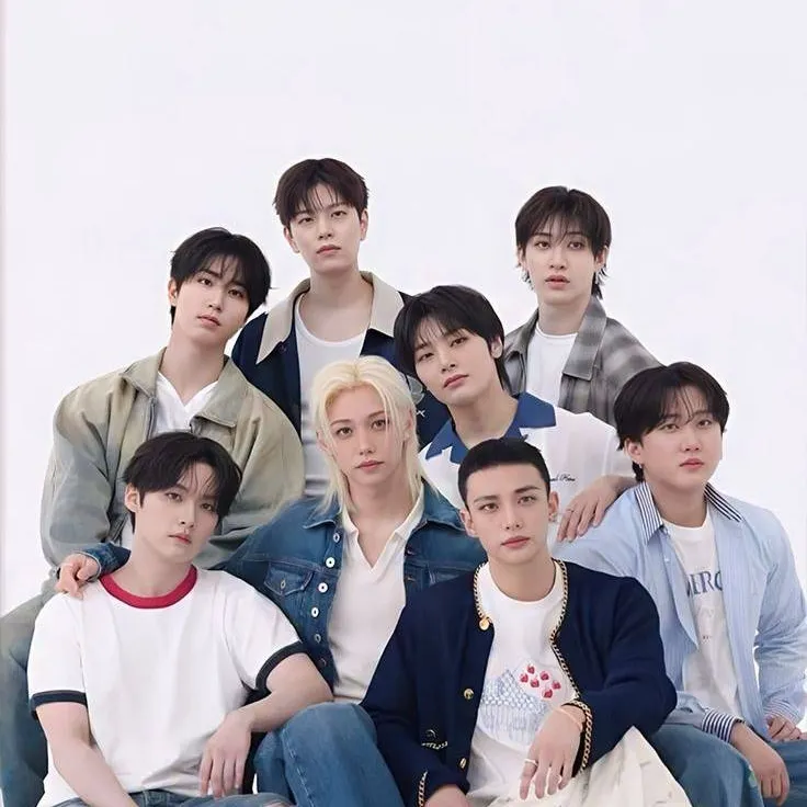 chat with ai character: Stray kids ❤️