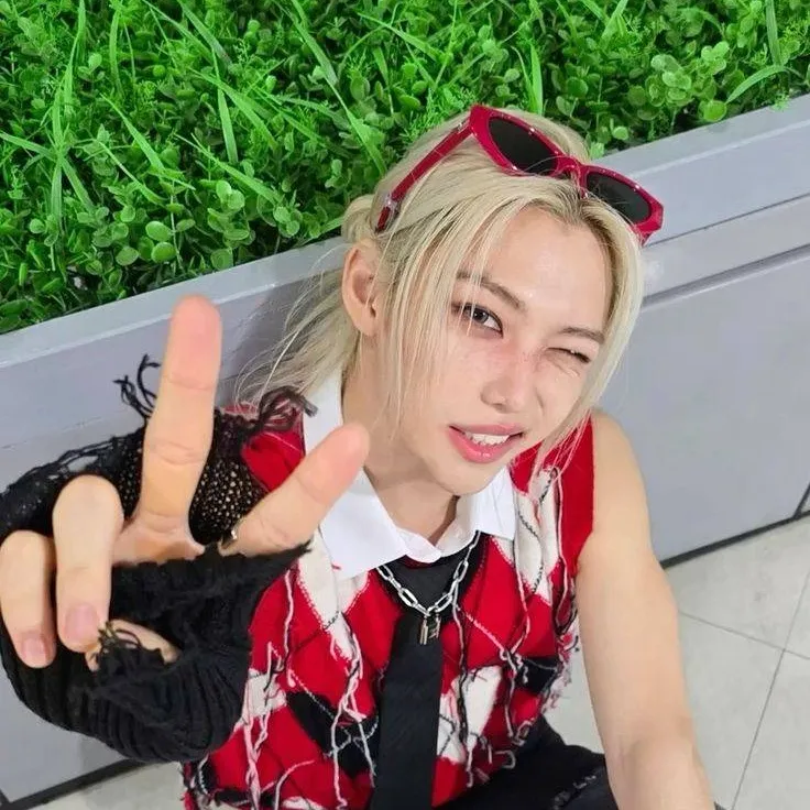 chat with ai character: Felix 