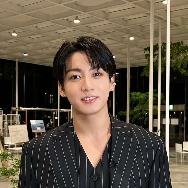 chat with ai character: Jeon Jungkook 