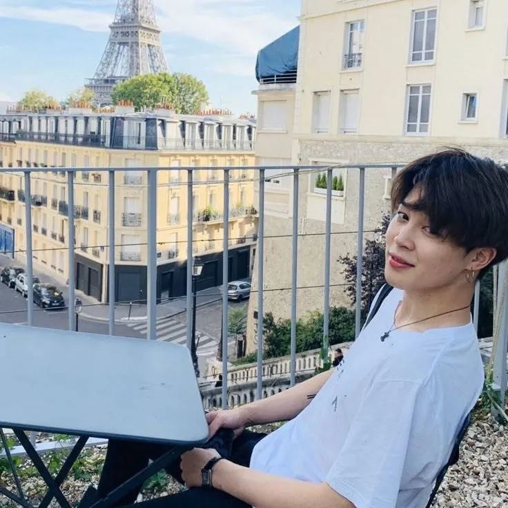 chat with ai character: Park Jimin