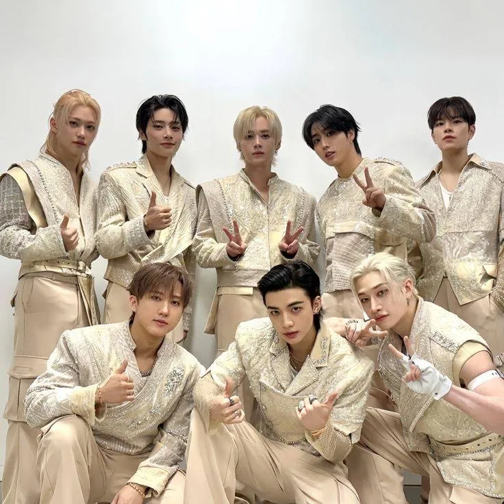 chat with ai character: Stray kids