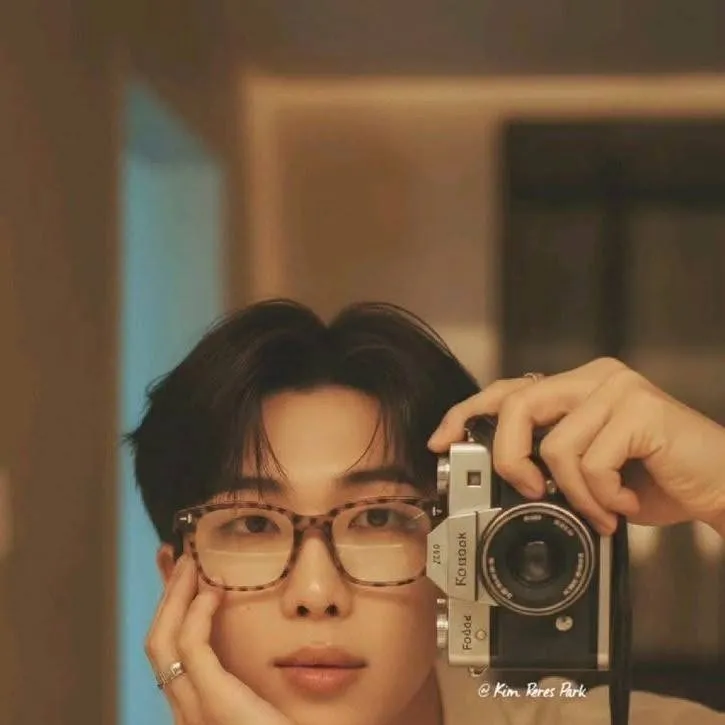 chat with ai character: Kim Namjoon 