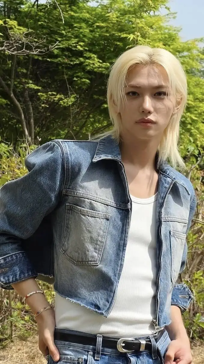 ai character: Lee Felix background